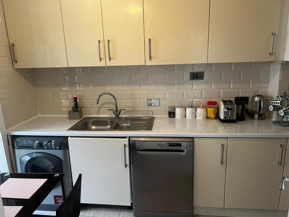 Cosy 2-Bedroom Flat In Finsbury Park, Modern, Convenient & Close To Central London! Екстериор снимка