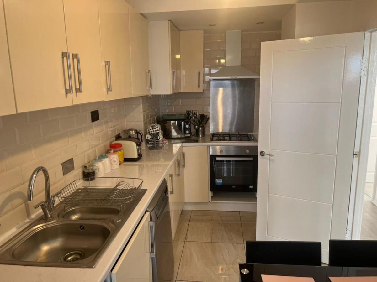 Cosy 2-Bedroom Flat In Finsbury Park, Modern, Convenient & Close To Central London! Екстериор снимка