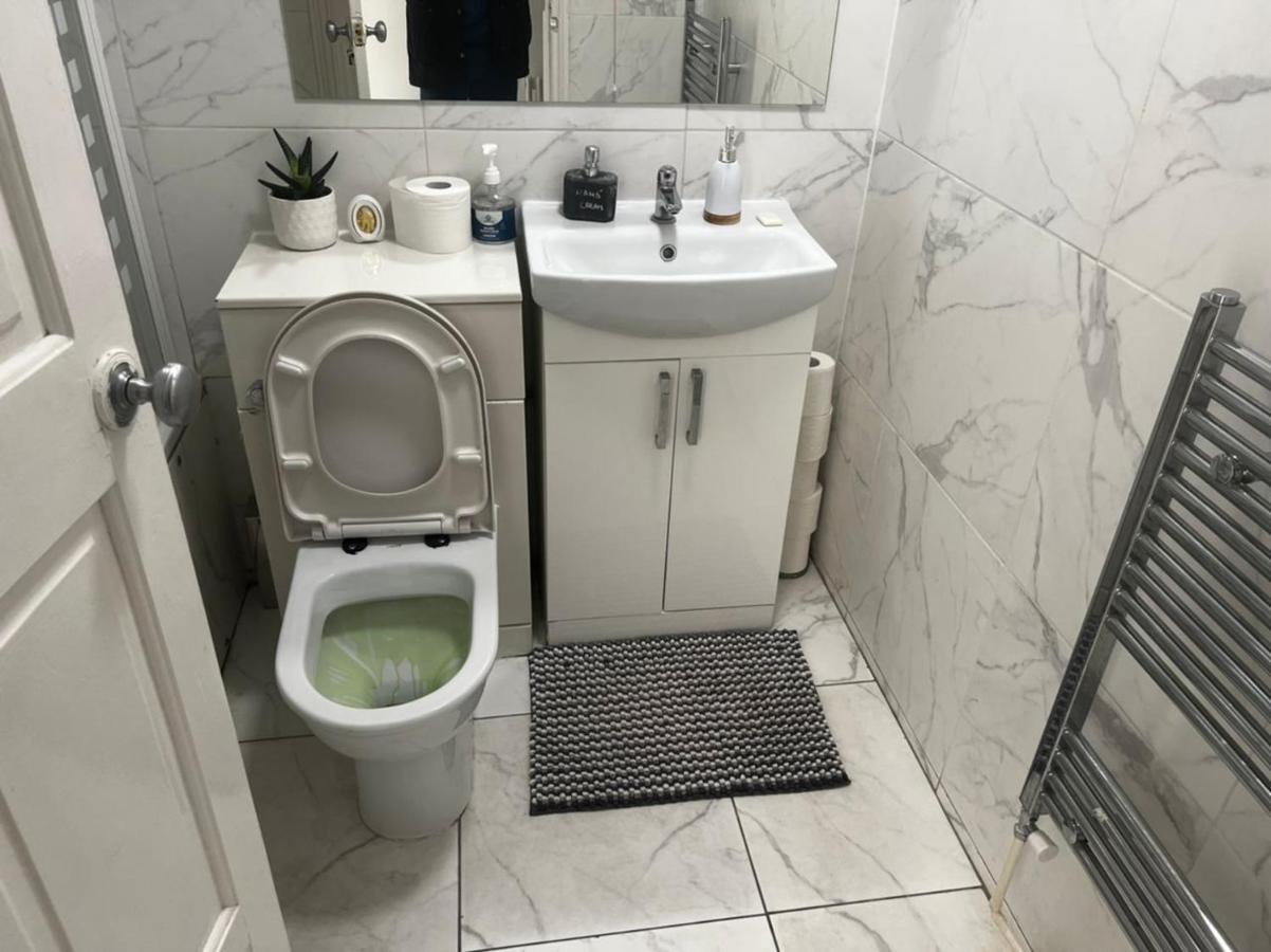 Cosy 2-Bedroom Flat In Finsbury Park, Modern, Convenient & Close To Central London! Екстериор снимка