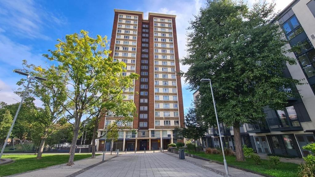 Cosy 2-Bedroom Flat In Finsbury Park, Modern, Convenient & Close To Central London! Екстериор снимка